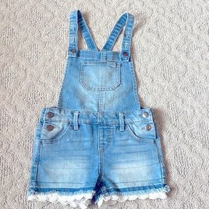 🐇 Size 4/5 Shortalls with Lace